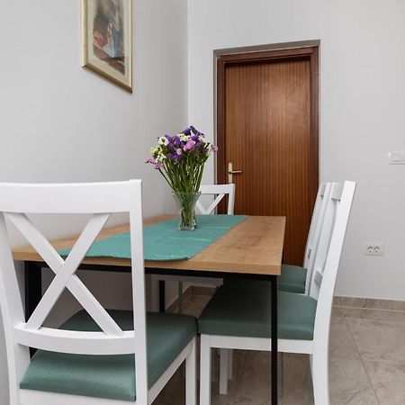 Apartments With A Parking Space Pisak, Omis - 5975 المظهر الخارجي الصورة